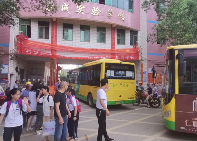 郴汽集团安仁分公司开通众成实验学校初中部“校园直通车”